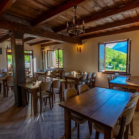 Veni I Gjyshit Hotel Nderlysaj
