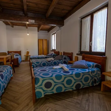 Veni I Gjyshit Hotel Nderlysaj