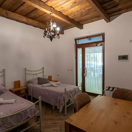 Veni I Gjyshit Hotel Nderlysaj