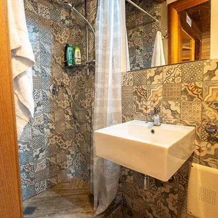 Veni I Gjyshit Hotel *