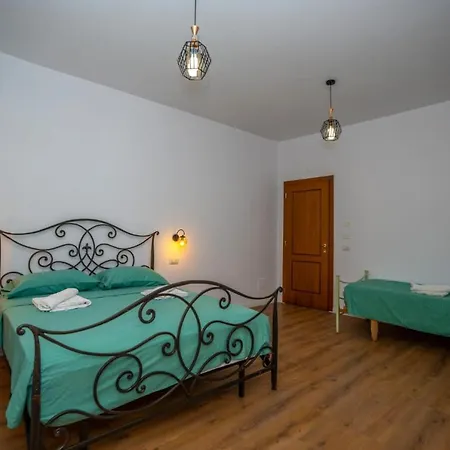 Veni I Gjyshit Hotel Nderlysaj
