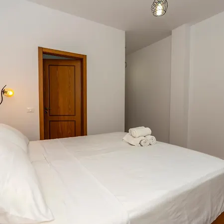 Veni I Gjyshit Otel