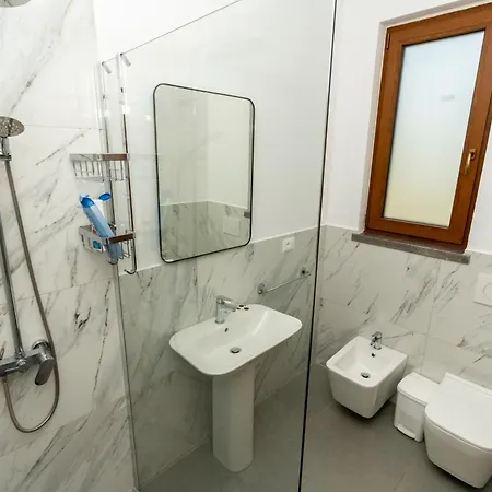 Veni I Gjyshit Otel